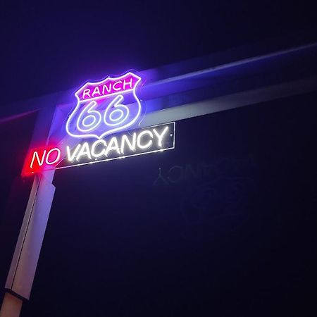 Tršice Ranch 66 - Moderni Tiny House Black Swallow Ve Stylu Route 66 Se Saunou A Bazenem מראה חיצוני תמונה