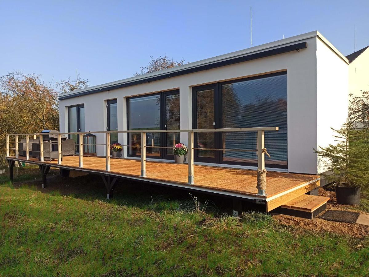 Tršice Ranch 66 - Moderni Tiny House Black Swallow Ve Stylu Route 66 Se Saunou A Bazenem מראה חיצוני תמונה