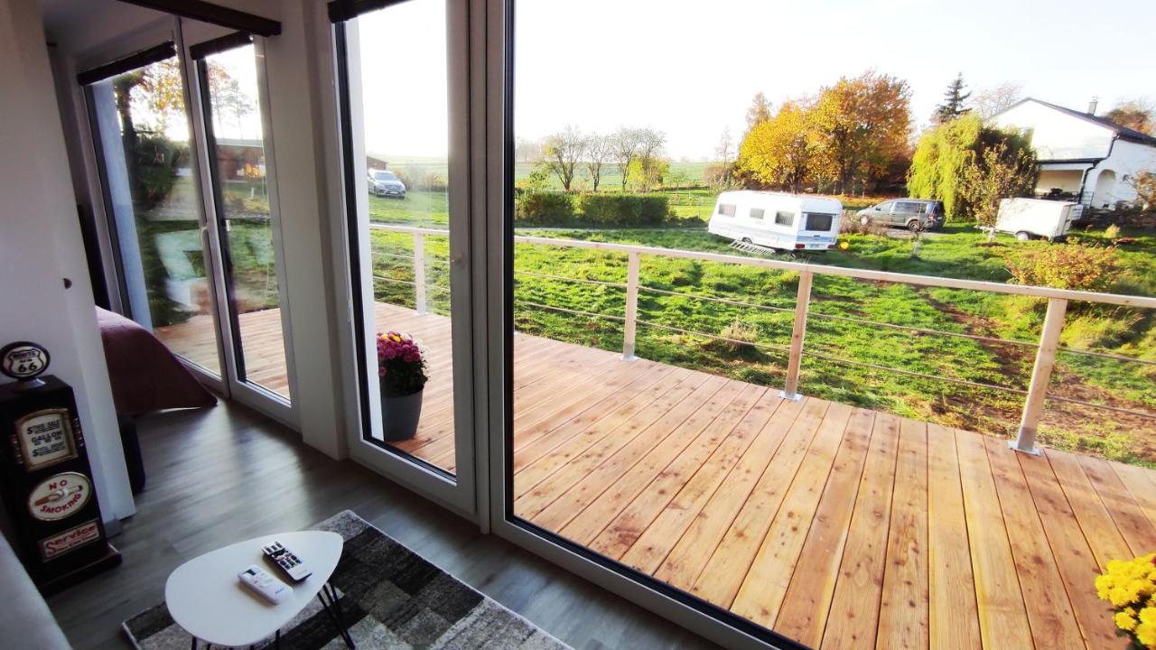 Tršice Ranch 66 - Moderni Tiny House Black Swallow Ve Stylu Route 66 Se Saunou A Bazenem מראה חיצוני תמונה