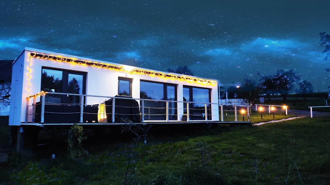 Tršice Ranch 66 - Moderni Tiny House Black Swallow Ve Stylu Route 66 Se Saunou A Bazenem מראה חיצוני תמונה